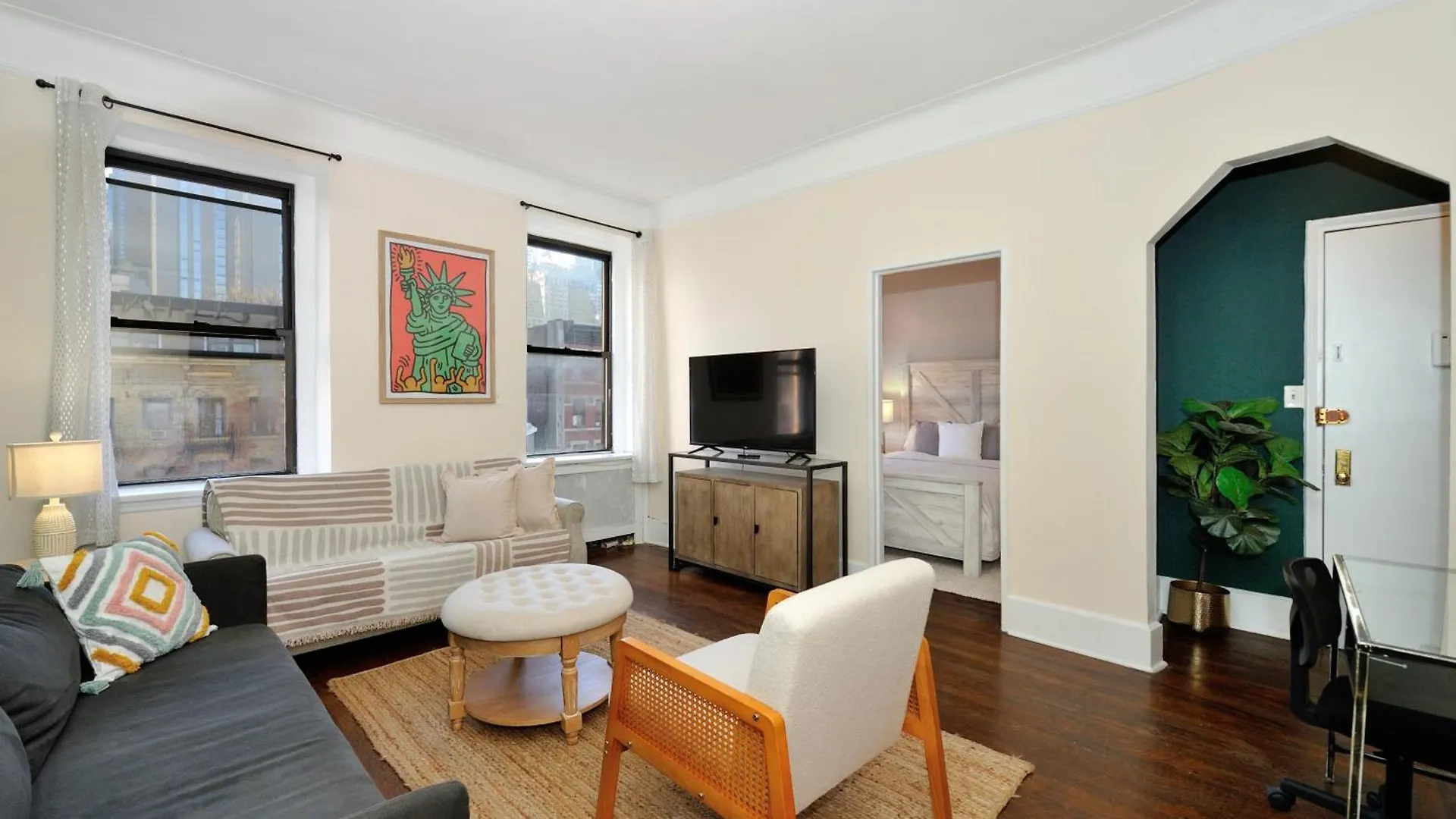 5 Bedroom 2 Bath Full Floor Midtown New York