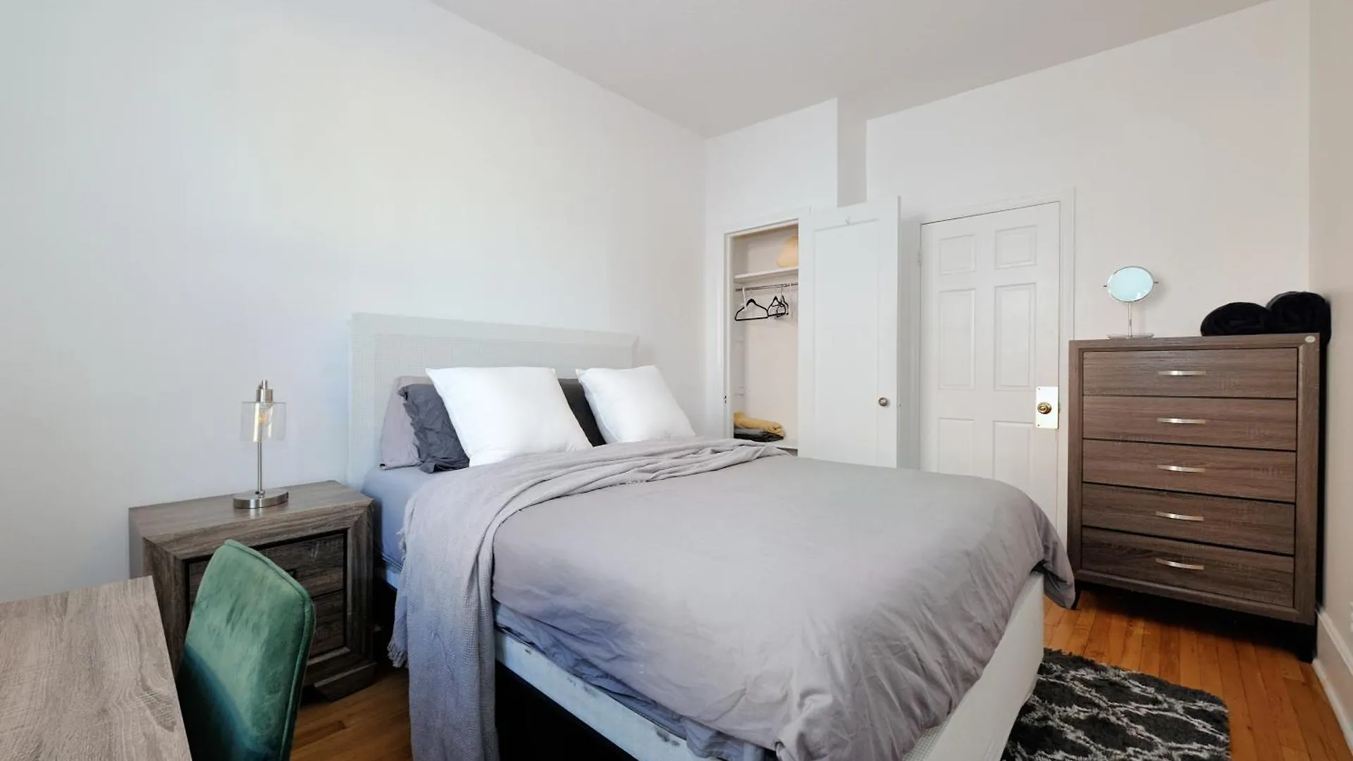 5 Bedroom 2 Bath Full Floor Midtown New York 0*,